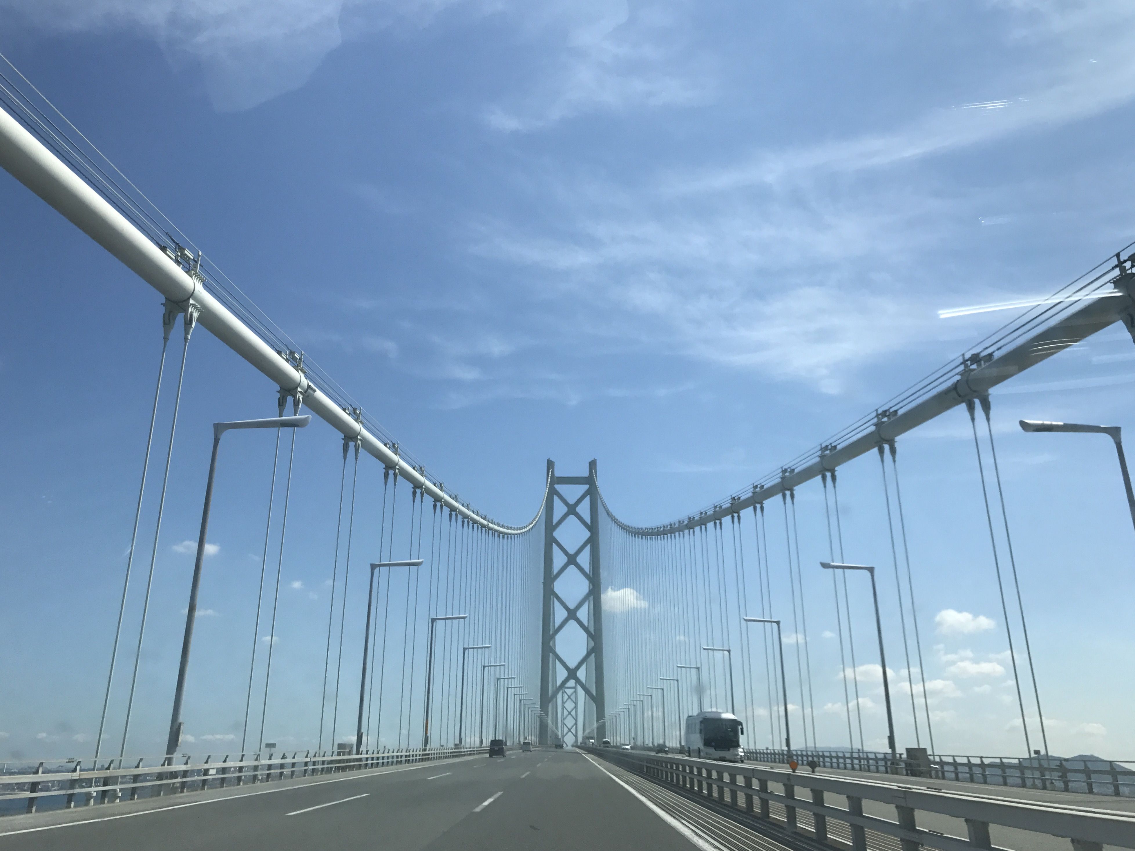 淡路島から大阪へ向かって渡った明石海峡大橋