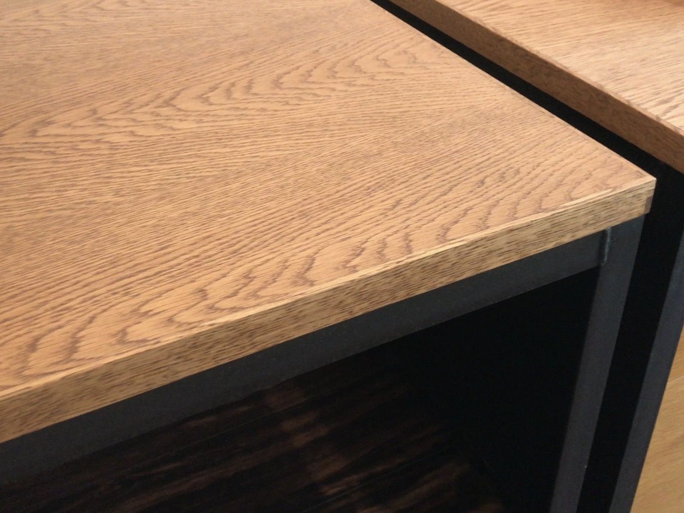 木のぬくもり感じるFJデスク