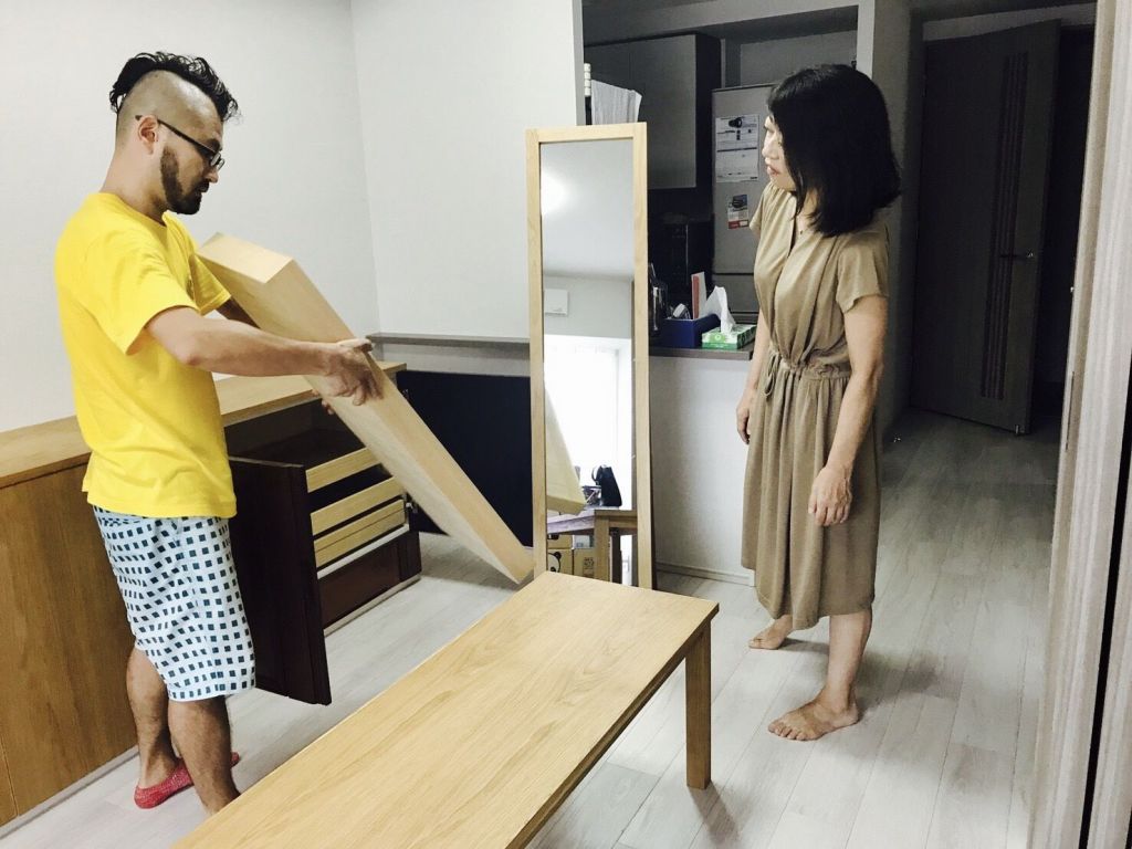 オーダーメイドで婚礼箪笥をサイドボードとスタンドミラーにリメイク