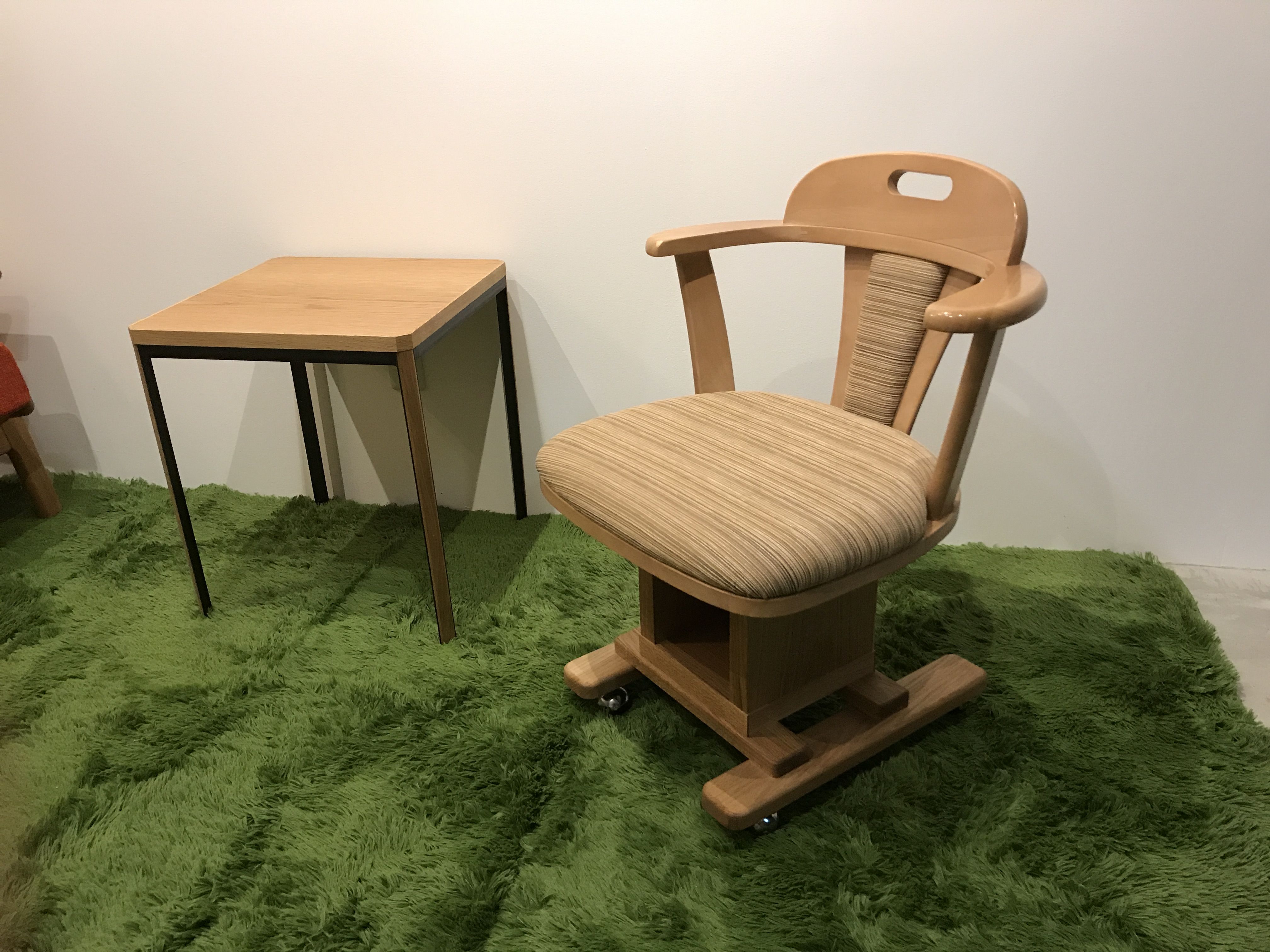 脚の作り直しと座面の張替えリメイクで生まれ変わった椅子