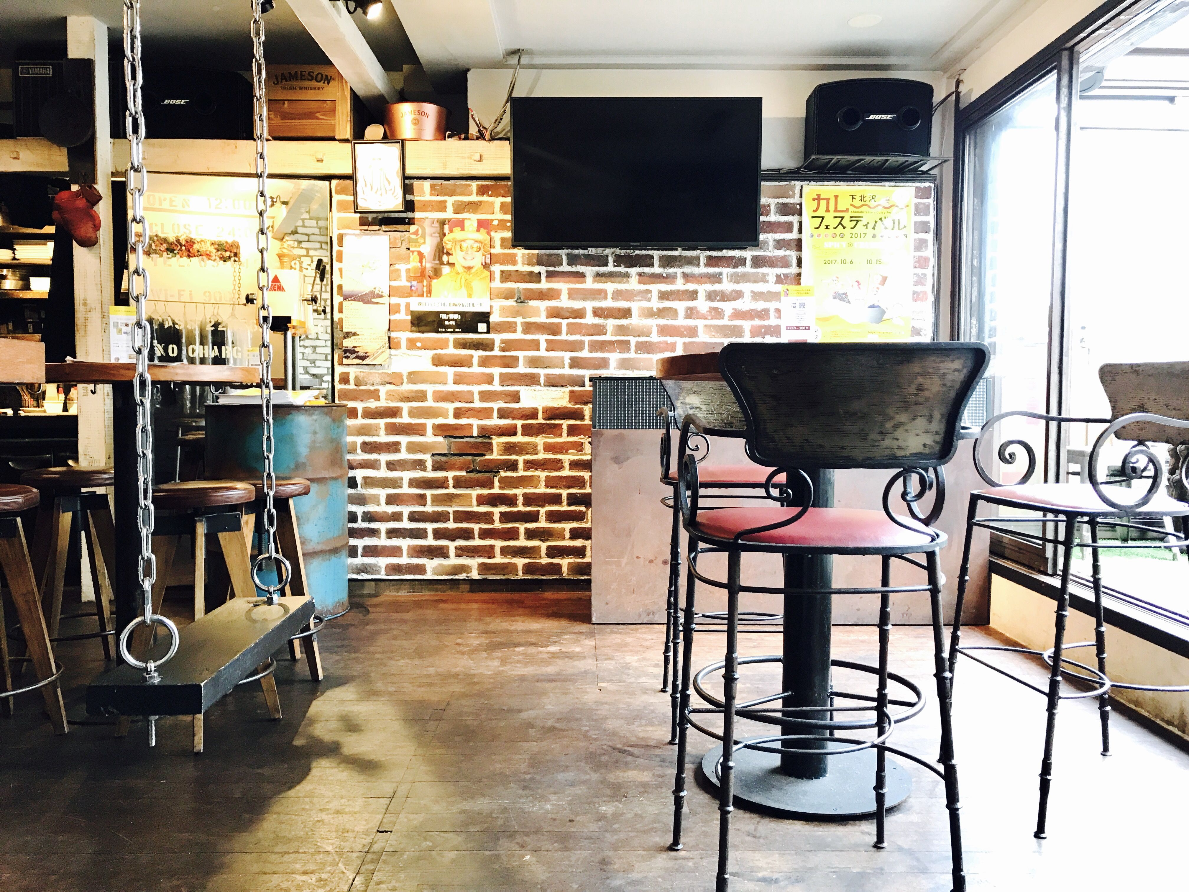 「天空の城」「下北沢のマチュピチュ」と呼ばれるARENA下北沢さん店内