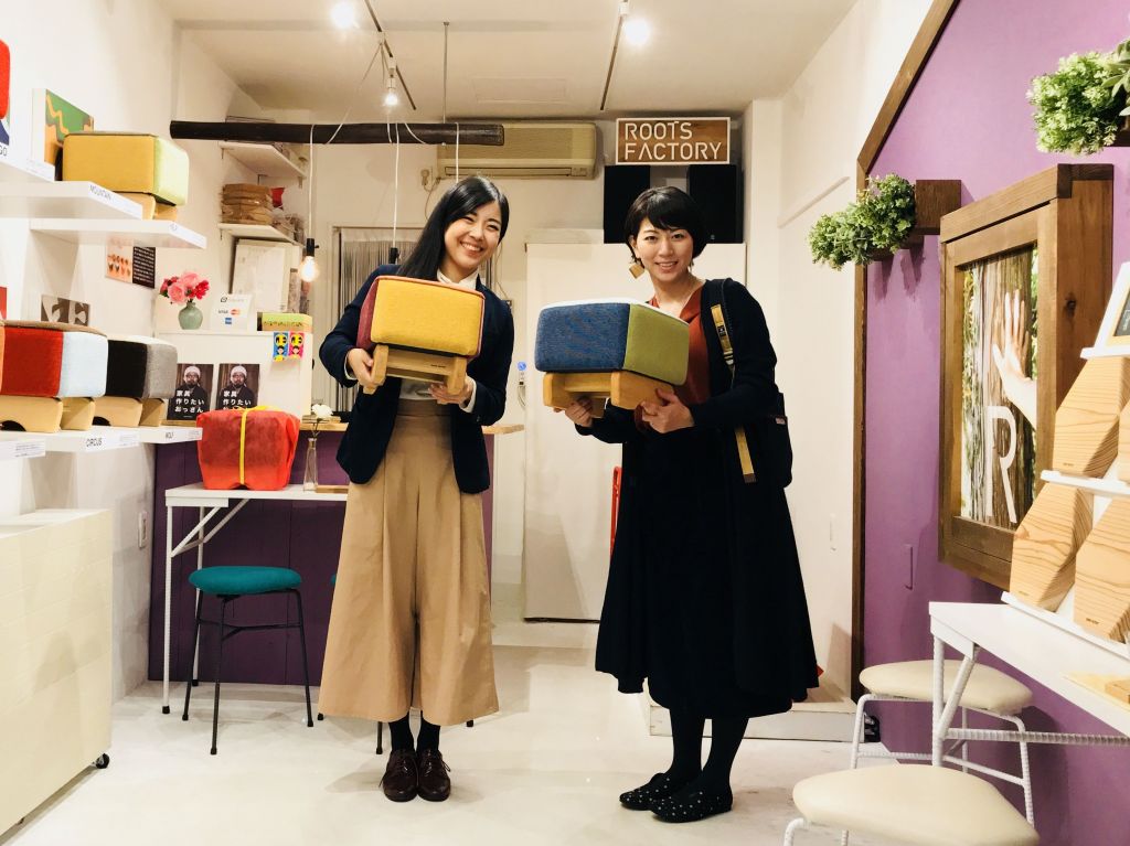 DJ前田彩名さんとモンペスツール