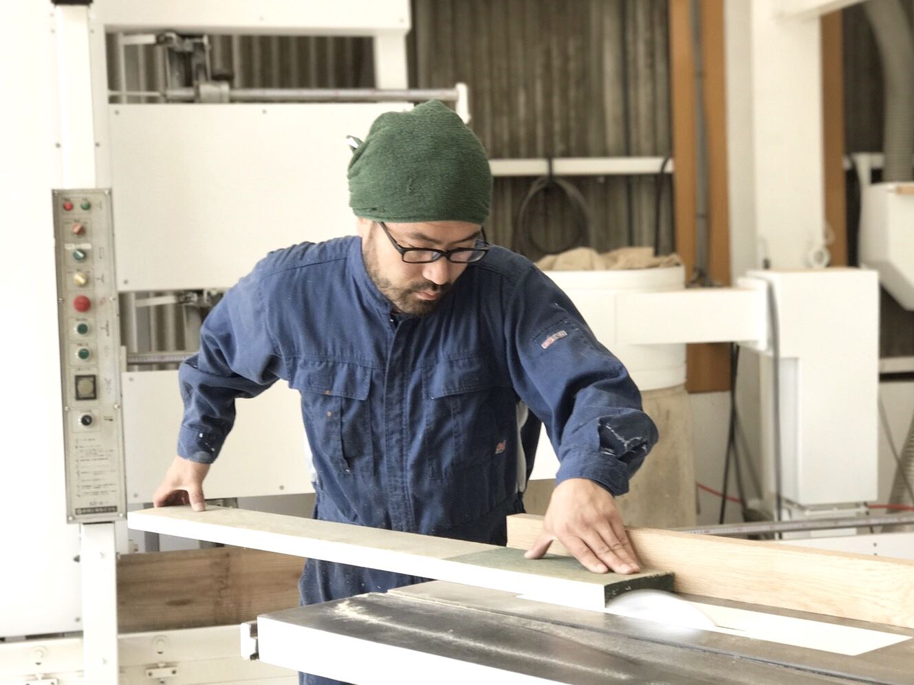 家具を製作する家具作りたいおっさん