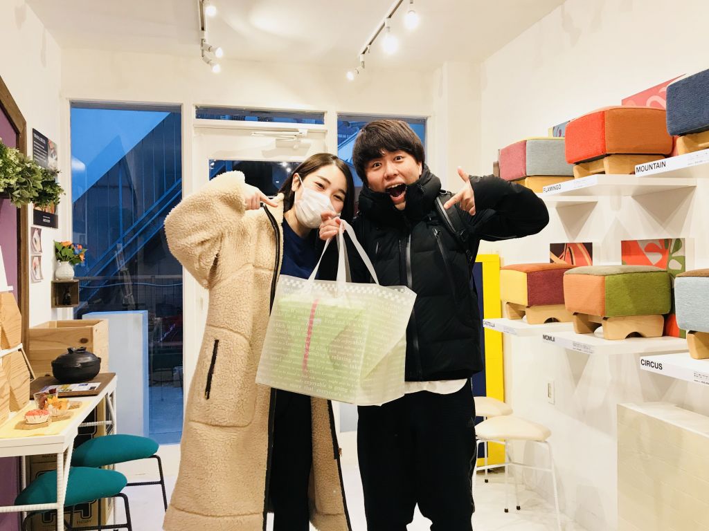 ルーツファクトリー東京店 モンペスツールをお迎えにいらしたお客さま