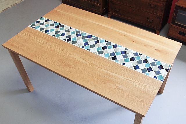 タイル「コラベル」を天板にあしらったオーダーメイドテーブル