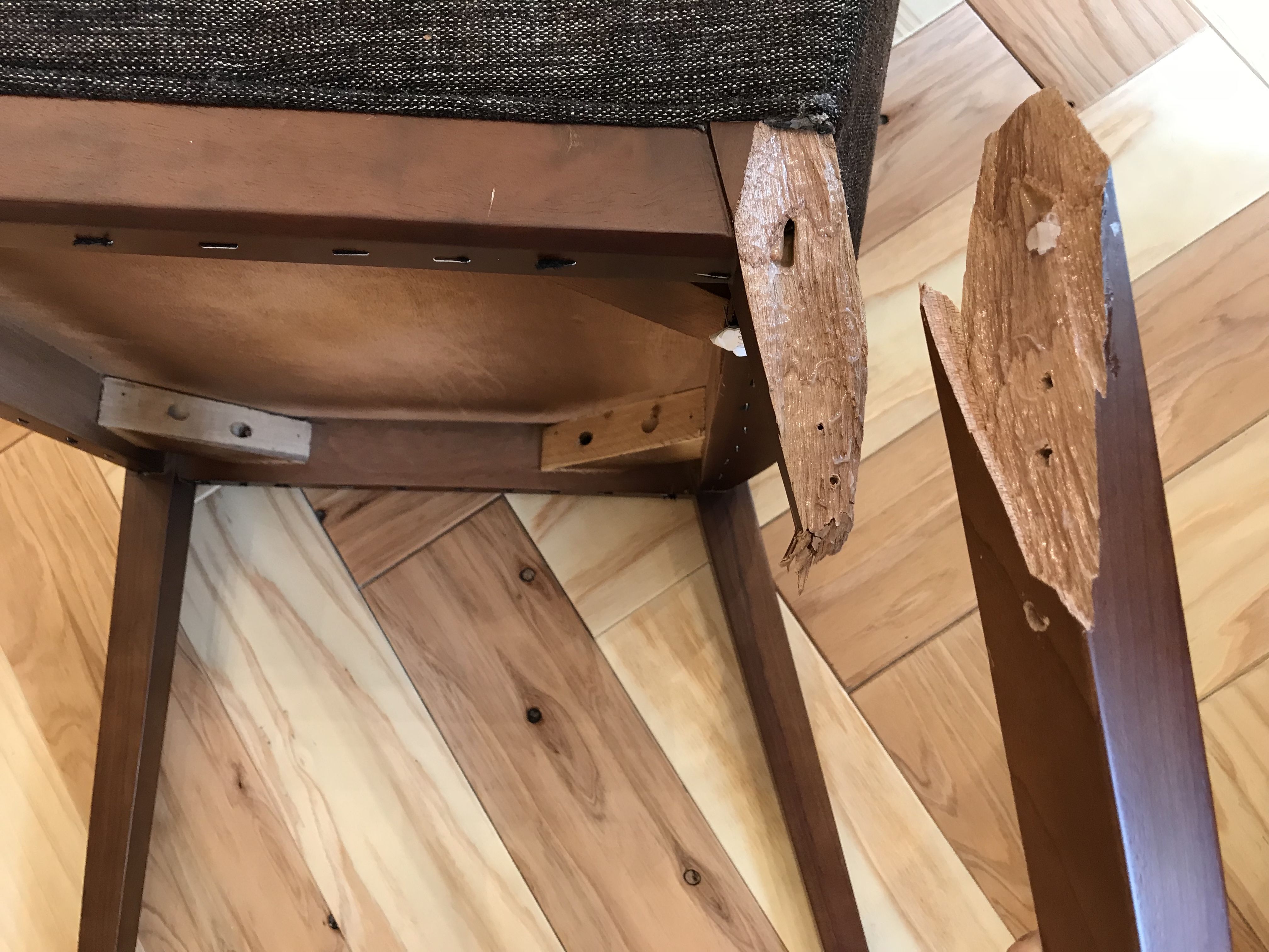 家具を修理してほしい！でも遠くに住んでる場合はどうすればいい？