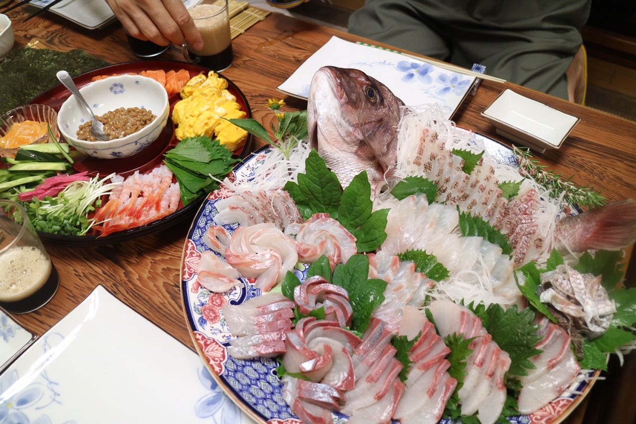実家のご馳走。鯛の生き作り！