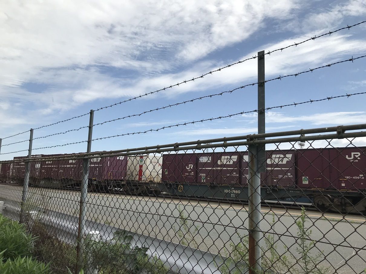 鳥飼車両基地のコンテナたち