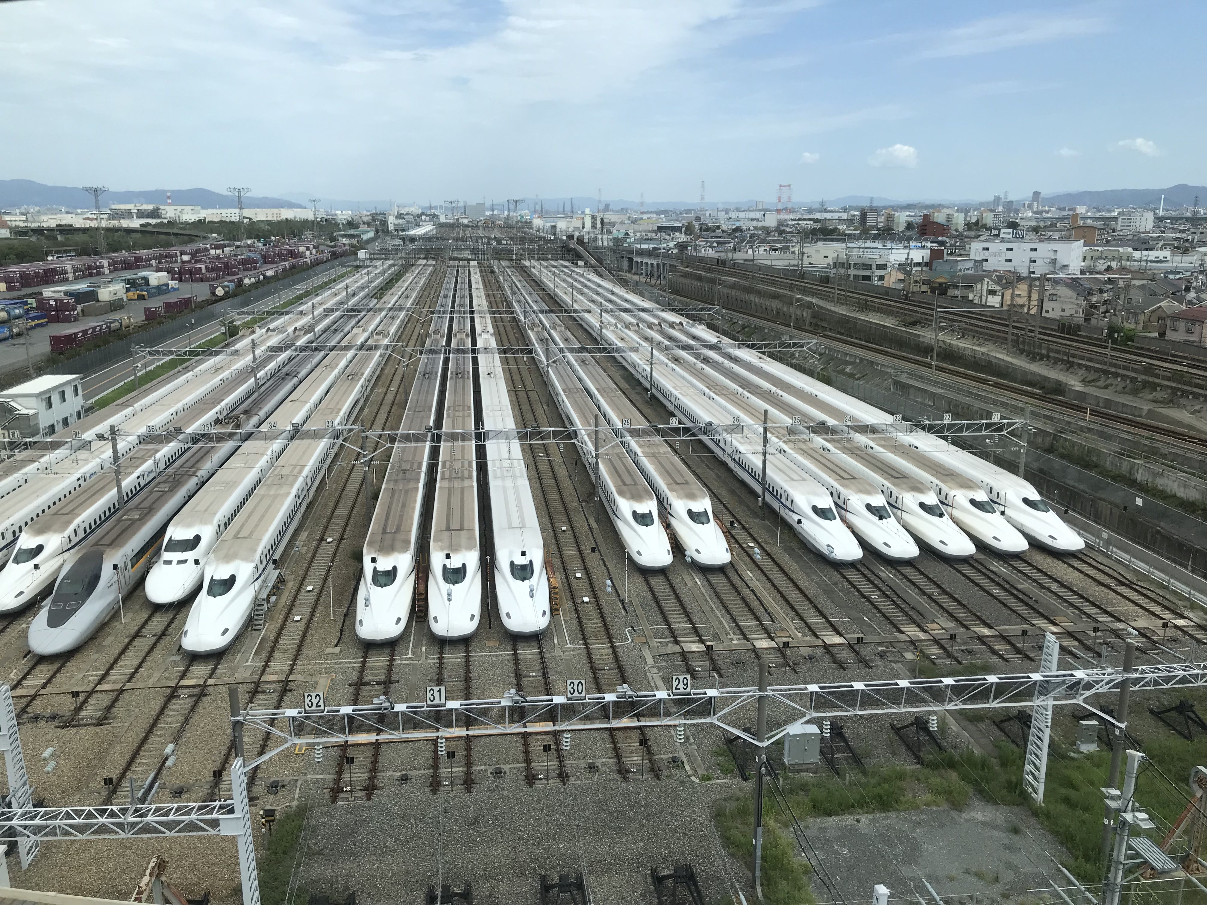大阪モノレール摂津市駅南摂津市駅間で見られる鳥飼車両基地