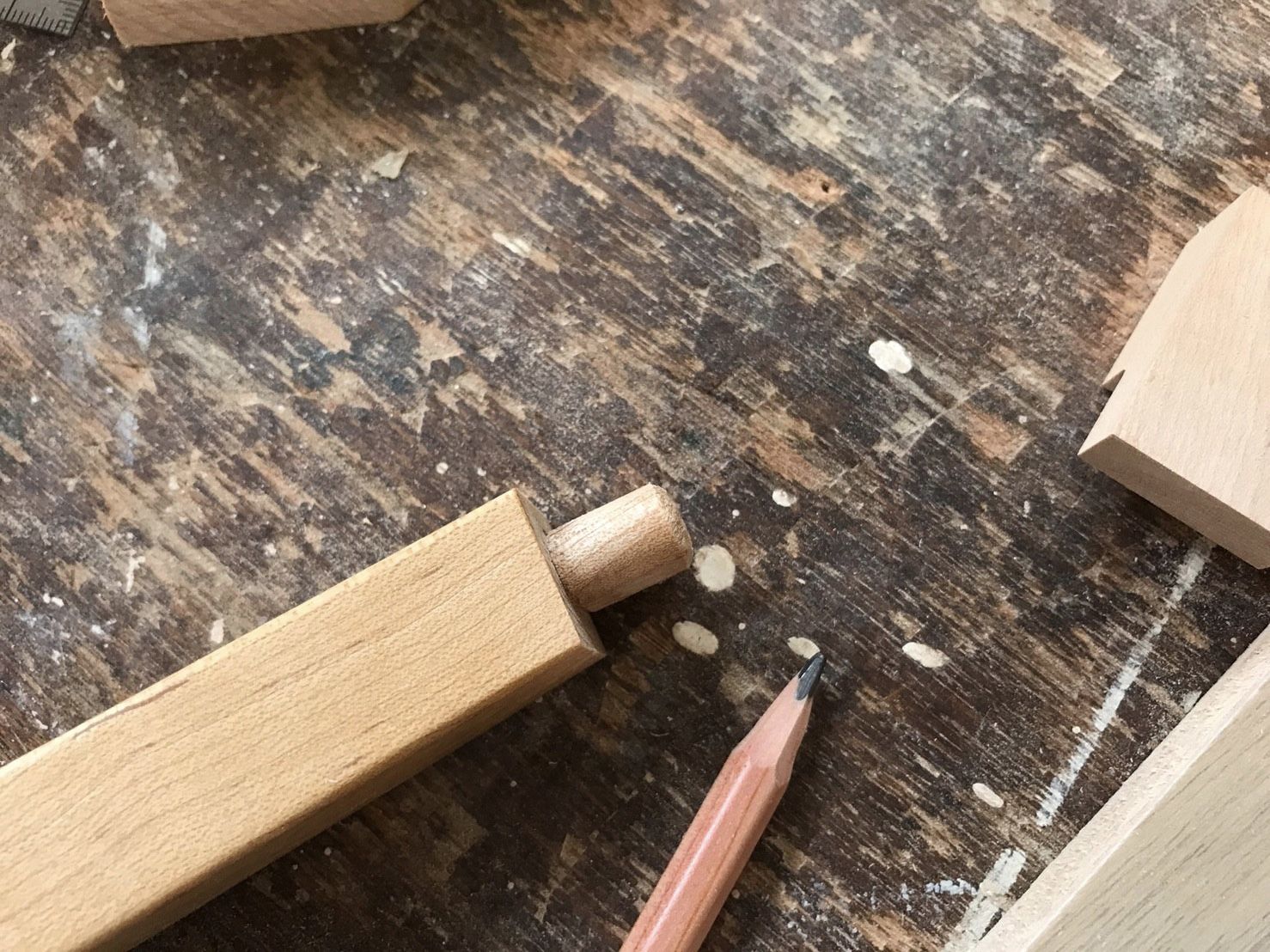 金具の見えない木の家具の秘密は「ほぞ組み」と「ダボ継ぎ」？