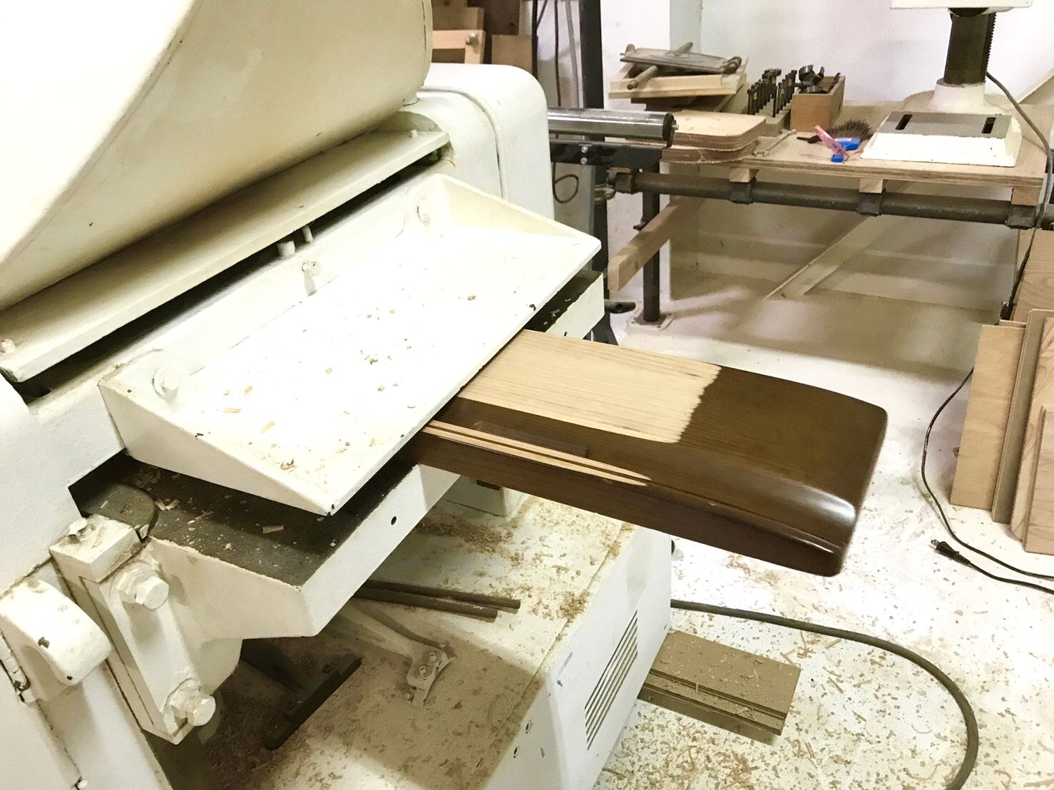 ”存在”を残すリメイク。製材することで新たな家具を作れる無垢材のイメージ