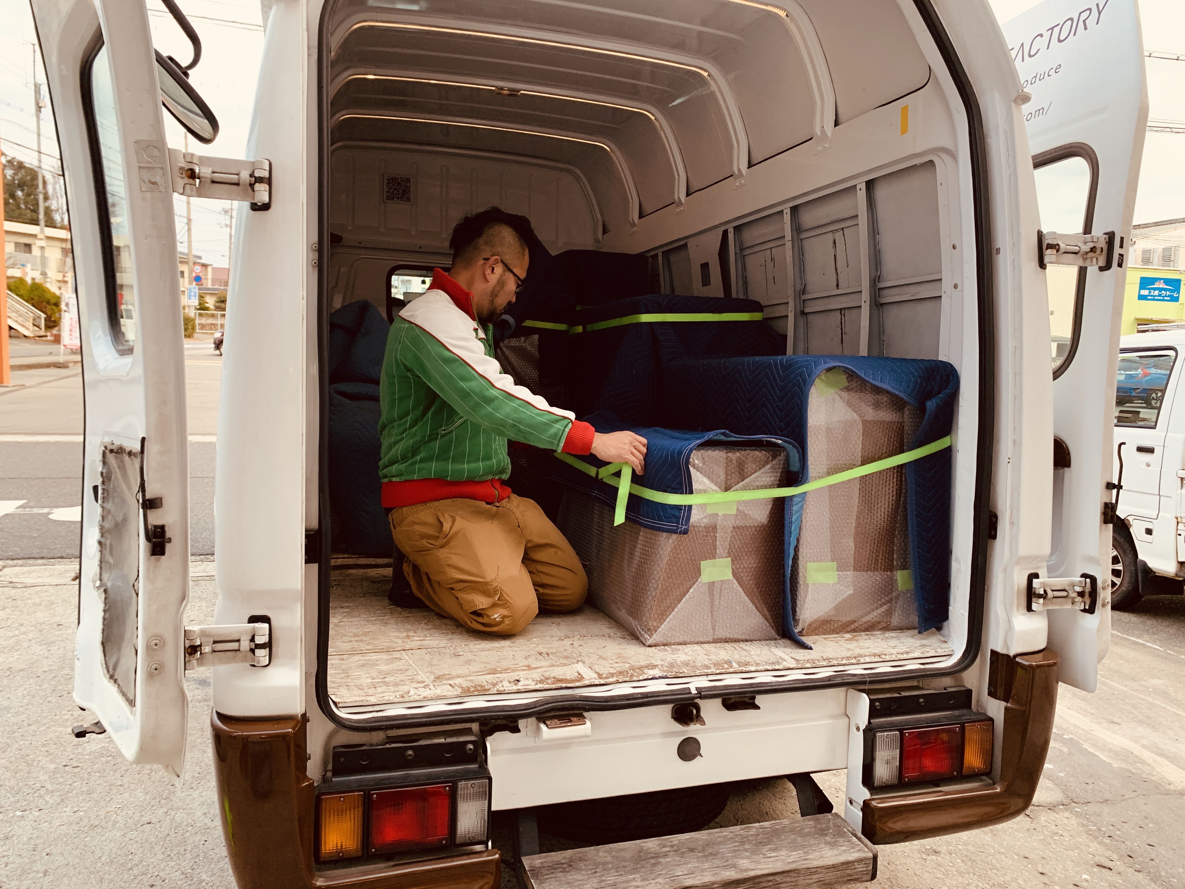 世界でたった一つの家具だから。製作と並んで丹念に行う家具搬出作業のイメージ