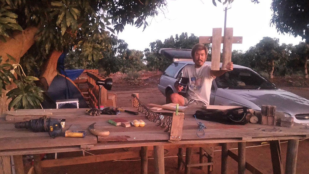 オーストラリアでのホームステイ期間に卓球台や椅子をDIY