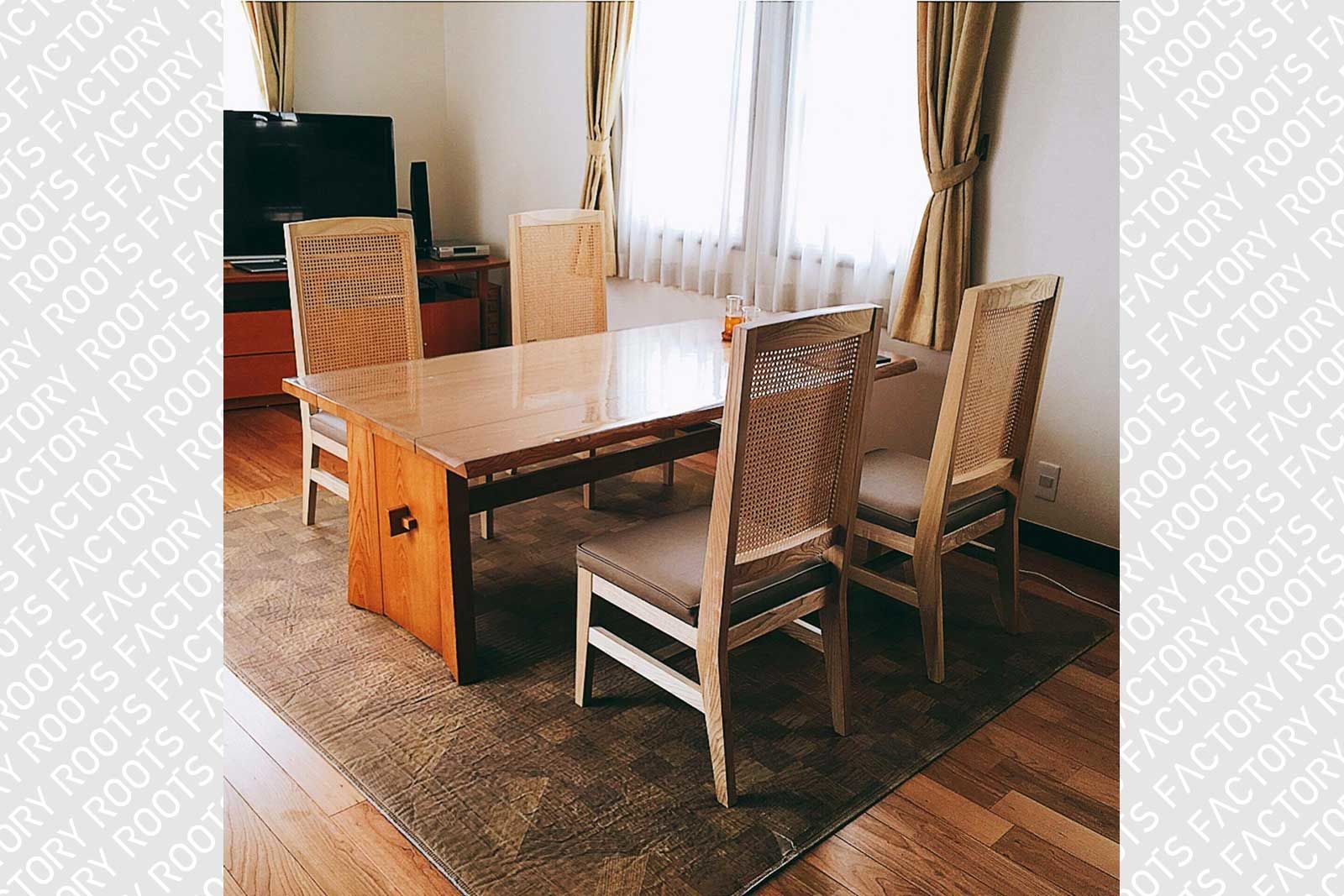 お部屋の雰囲気にピッタリの、座面&背もたれを張り替えリメイクしたダイニングチェア