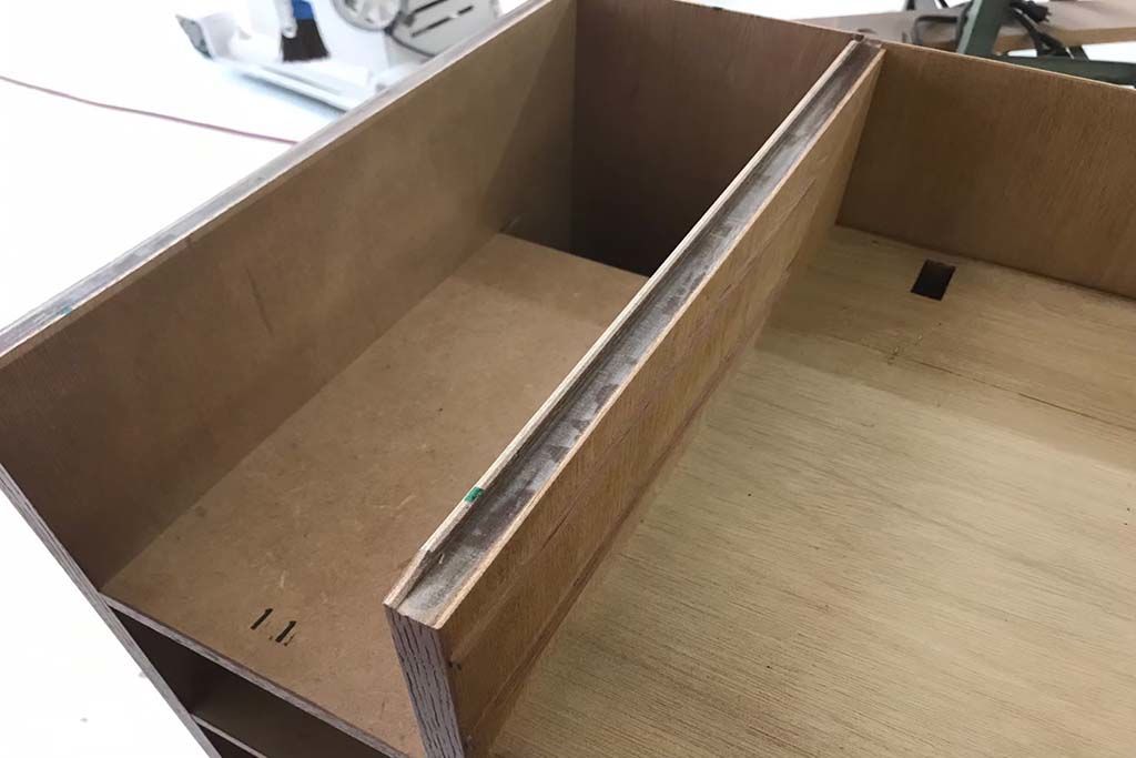 本当に「鏡を外しただけ」に見えるような仕上がりになるよう、工程を重ねます