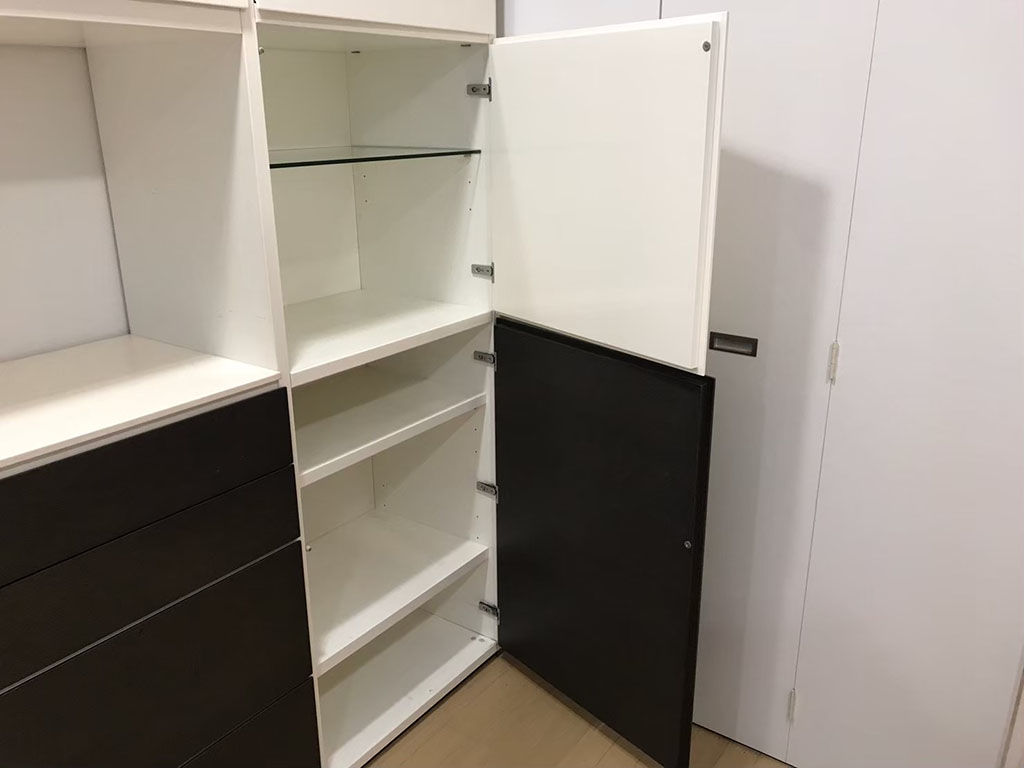 開き扉の壁面収納ボード