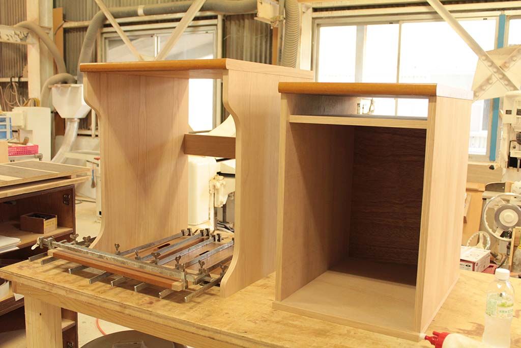 ワゴンのフレームを新たに製作してデスクとワゴンを分割