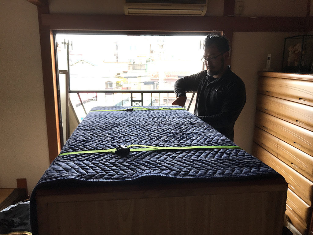 吊り降ろしでの家具搬出準備