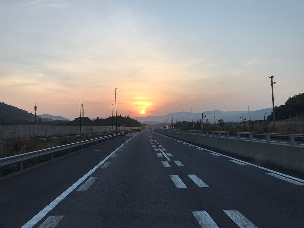 ベビーベッドの床板を宅配便で三重県から淡路島工房へ