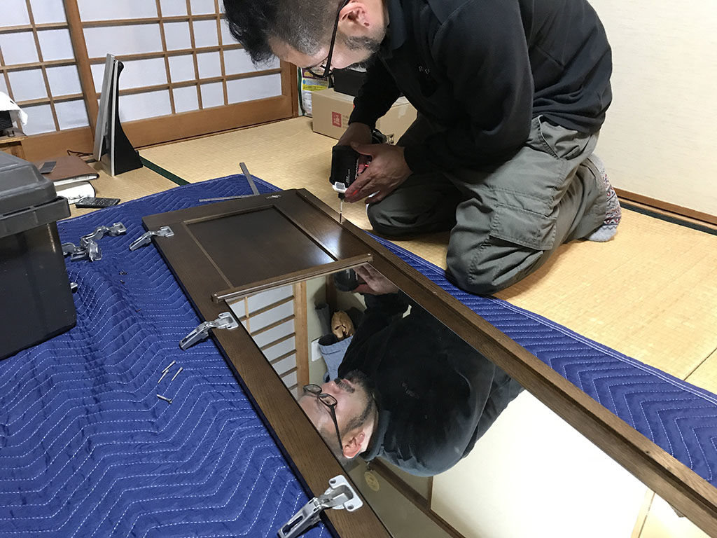 婚礼タンスの鏡扉の戸あたりを移植
