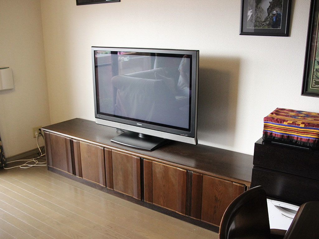 お客様のお部屋に設置完了したテレビ台