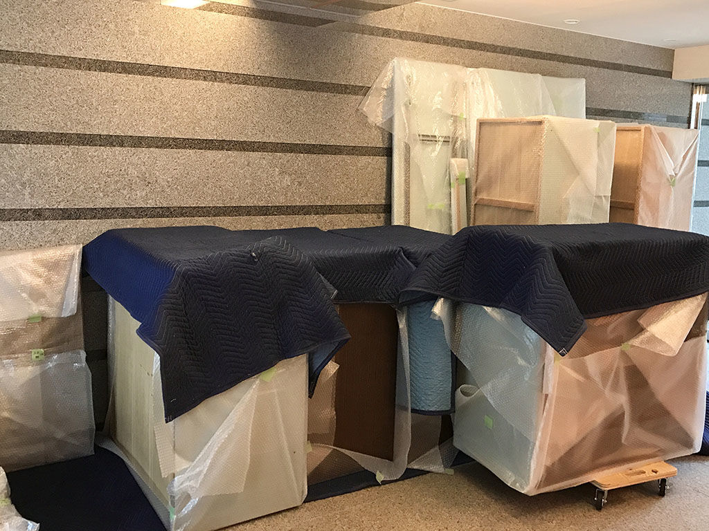 とても大きな壁面収納家具の納品