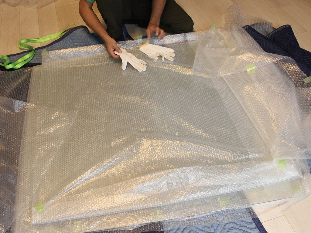 ガラストップの家具の納品