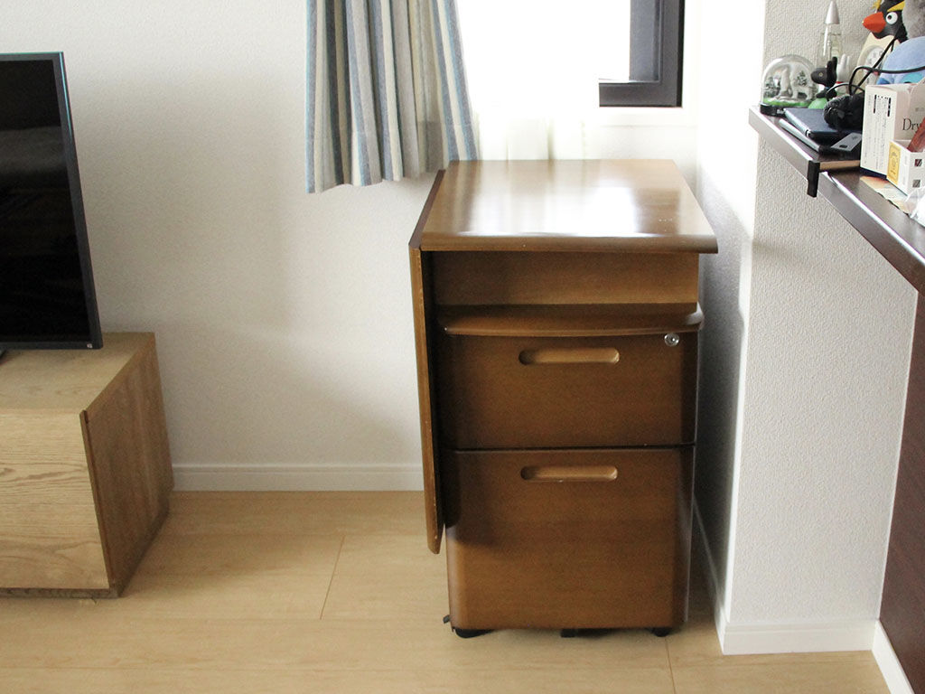 リメイクしてお部屋にコンパクトに収まるようになった折りたたみデスク