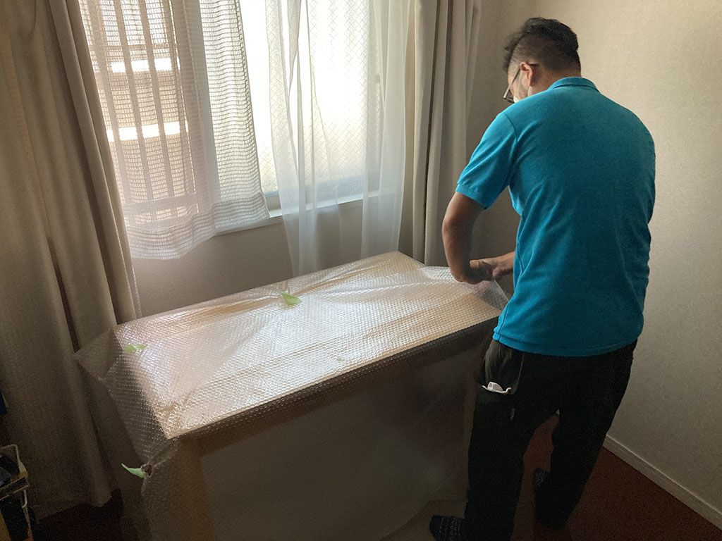 婚礼タンスからリメイクしたデスクをお客様のお子様のお部屋に納品