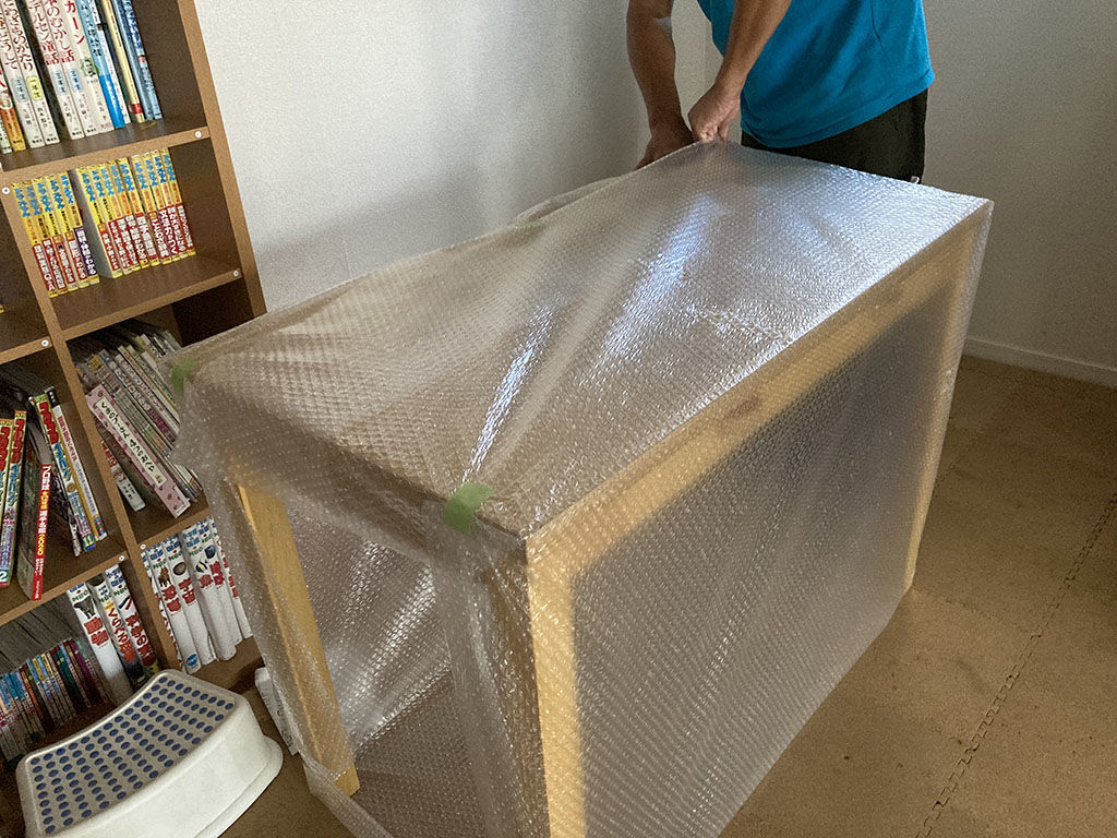 婚礼タンスからリメイクしたデスク2台をお客様のお子様のそれぞれのお部屋へ納品