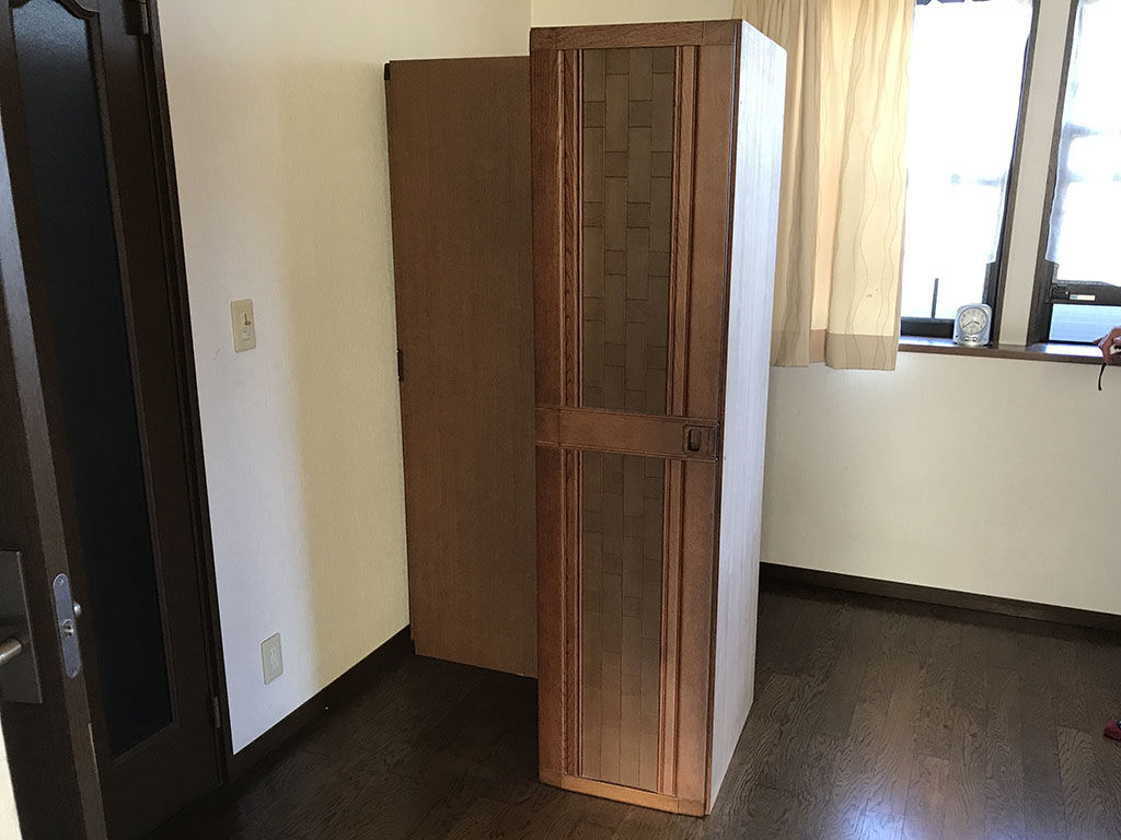 婚礼タンスのリメイクについて家具を拝見しながらお客様にじっくりヒアリング