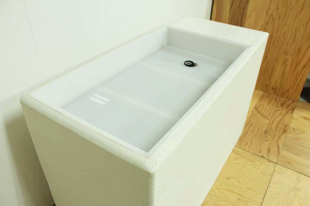 天面は大きなアクリル水槽水苔スタンド