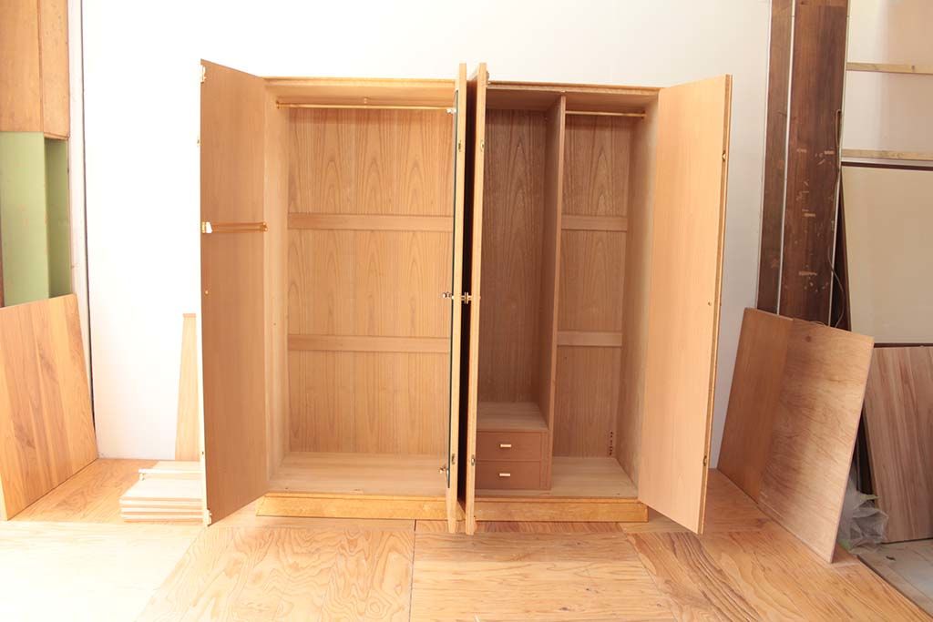 リメイク元４枚扉洋服だんす内部