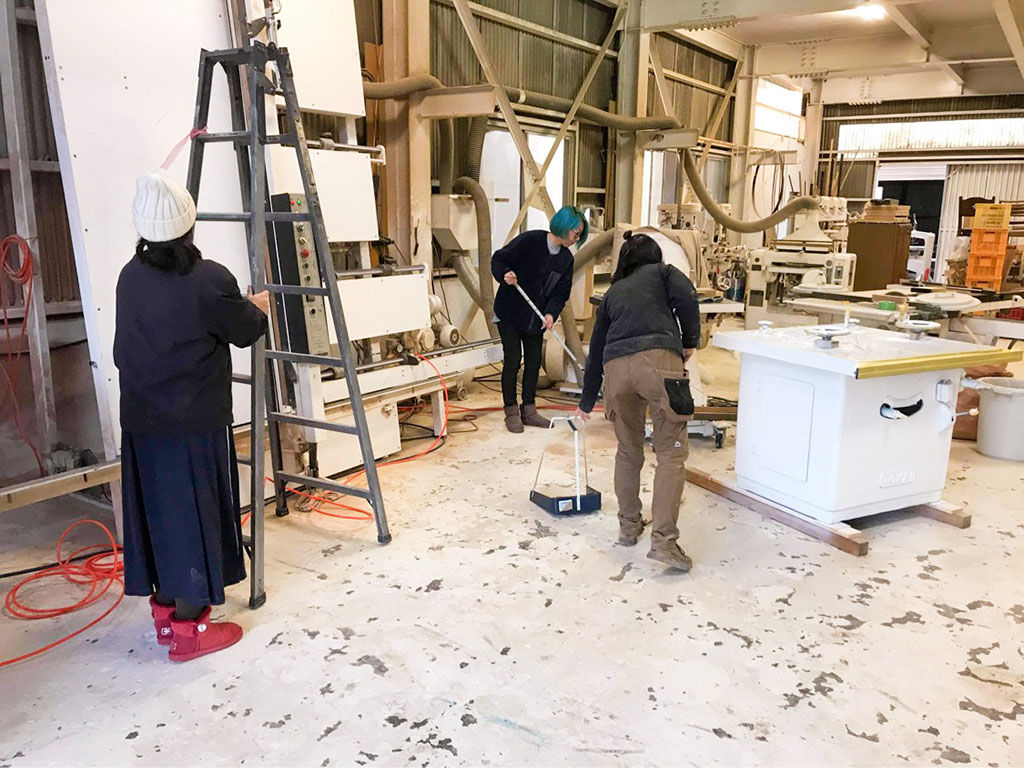 普段は家具製作に大忙しの淡路島工房の大掃除の様子
