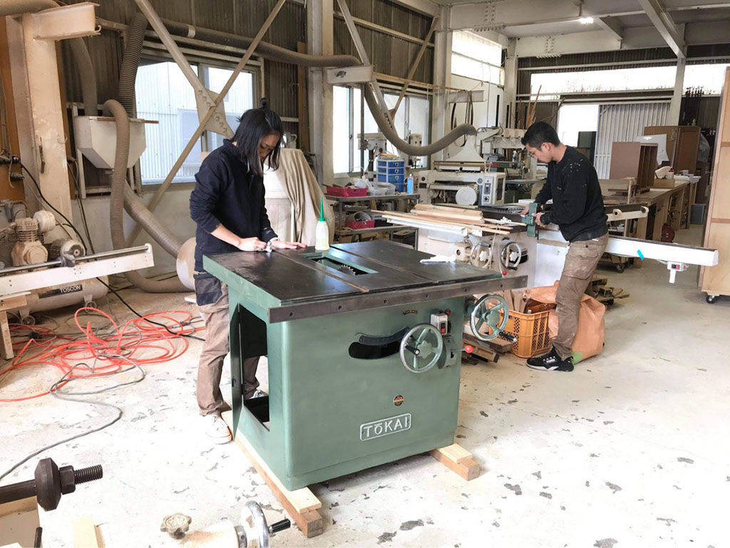 淡路島工房に最近新しく加わった機械のメンテナンス