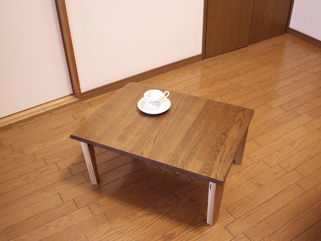 コーヒーカップとリメイクしたコーヒーテーブル