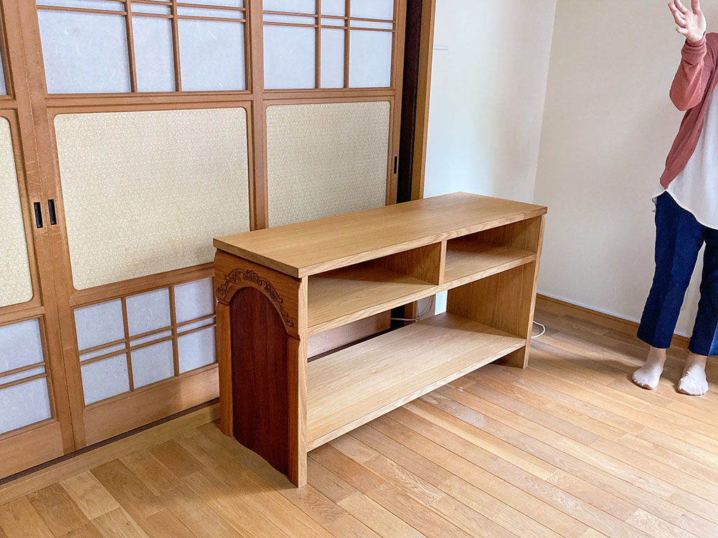 婚礼タンスをリメイクしたテレビボードと仕上がりに喜んでくださっているお客様