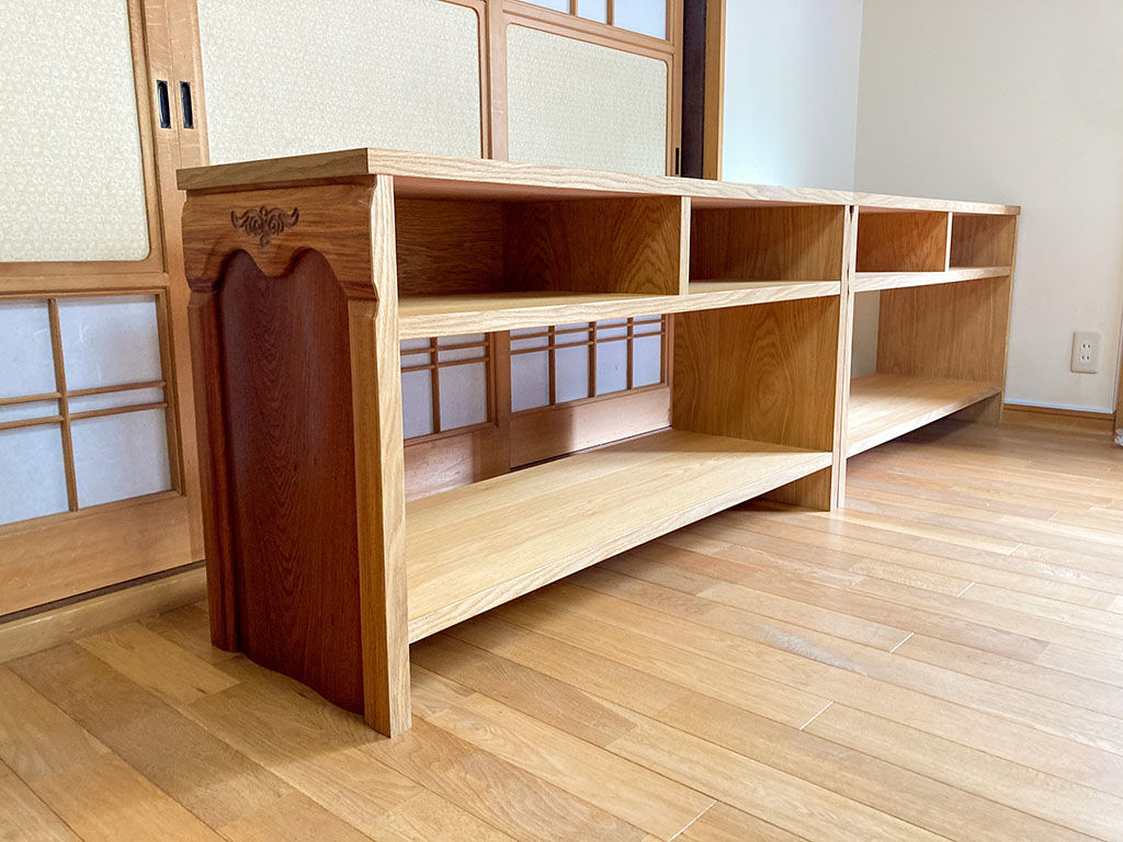 花梨の婚礼タンスの扉を生かしてリメイクした2台のテレビボードを納品