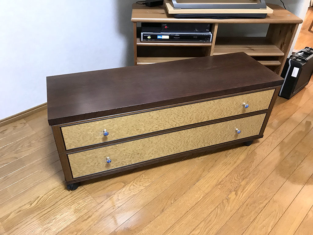 整理タンスからリメイクしたキャスター付きテレビボードを納品