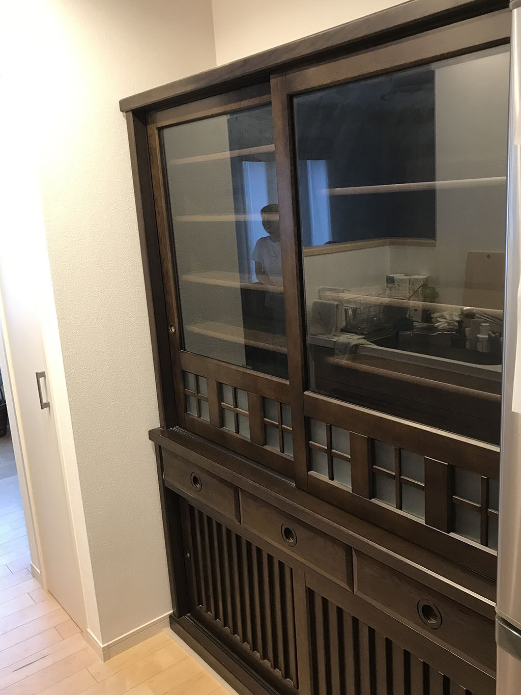 リメイクして高さをサイズアップしたいとご依頼いただいた食器棚