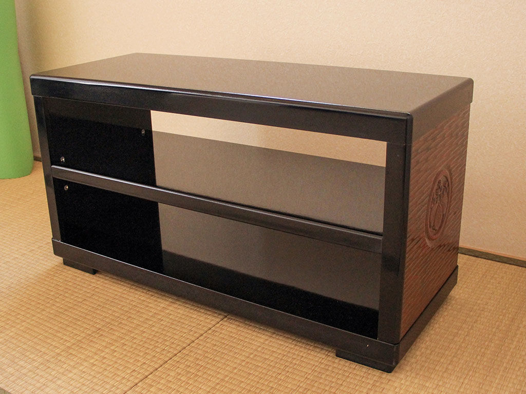 お客様宅に納品させていただいた鎌倉彫の婚礼タンスをリメイクしたテレビ台