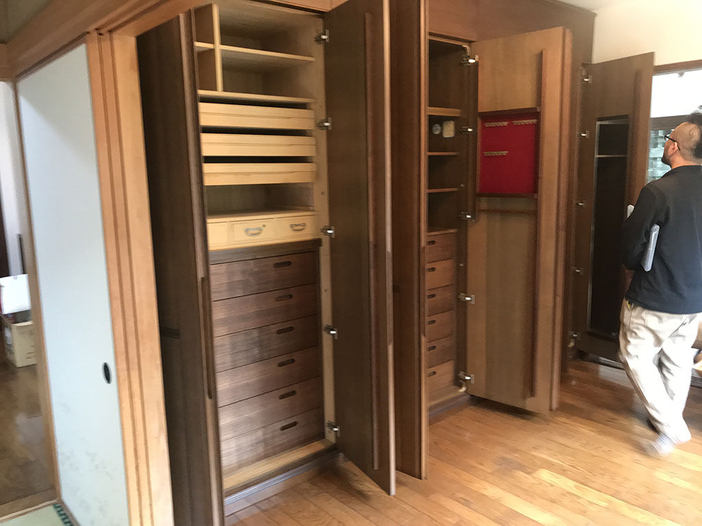 お客様宅での家具リメイクお打ち合わせ風景