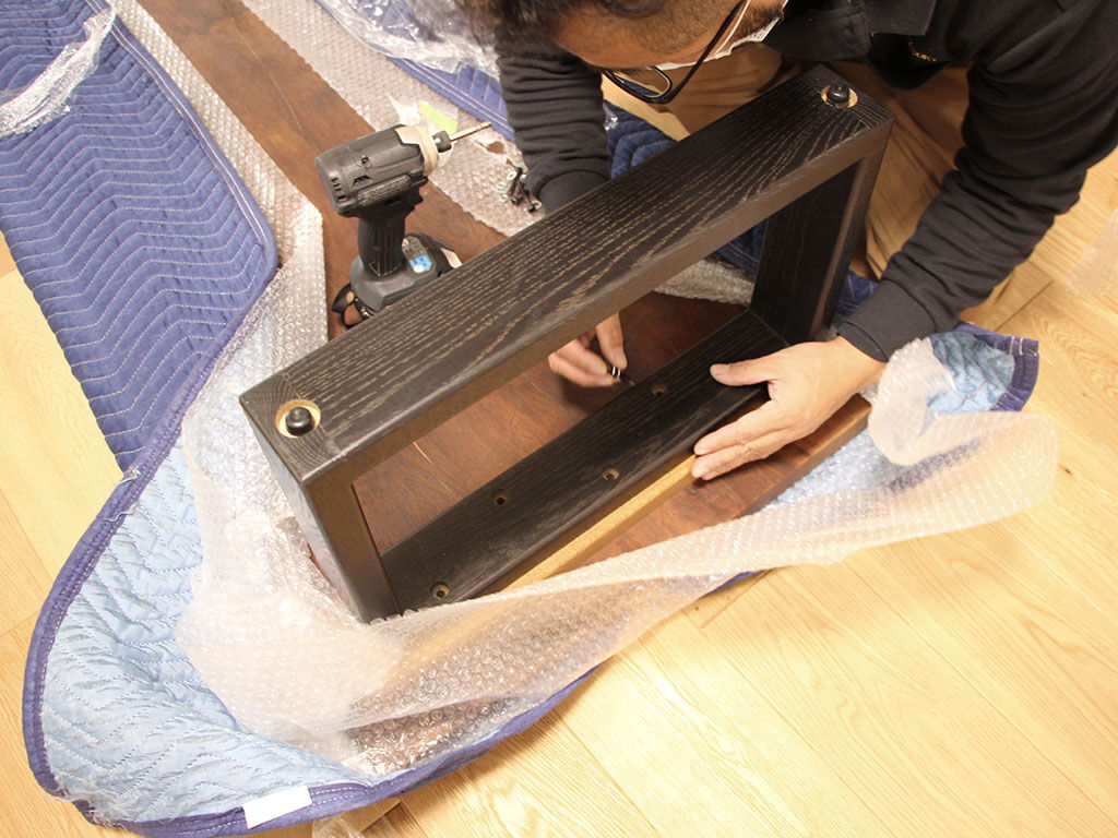 洋裁用作業板からリメイクしたローテーブルをお客様宅に納品