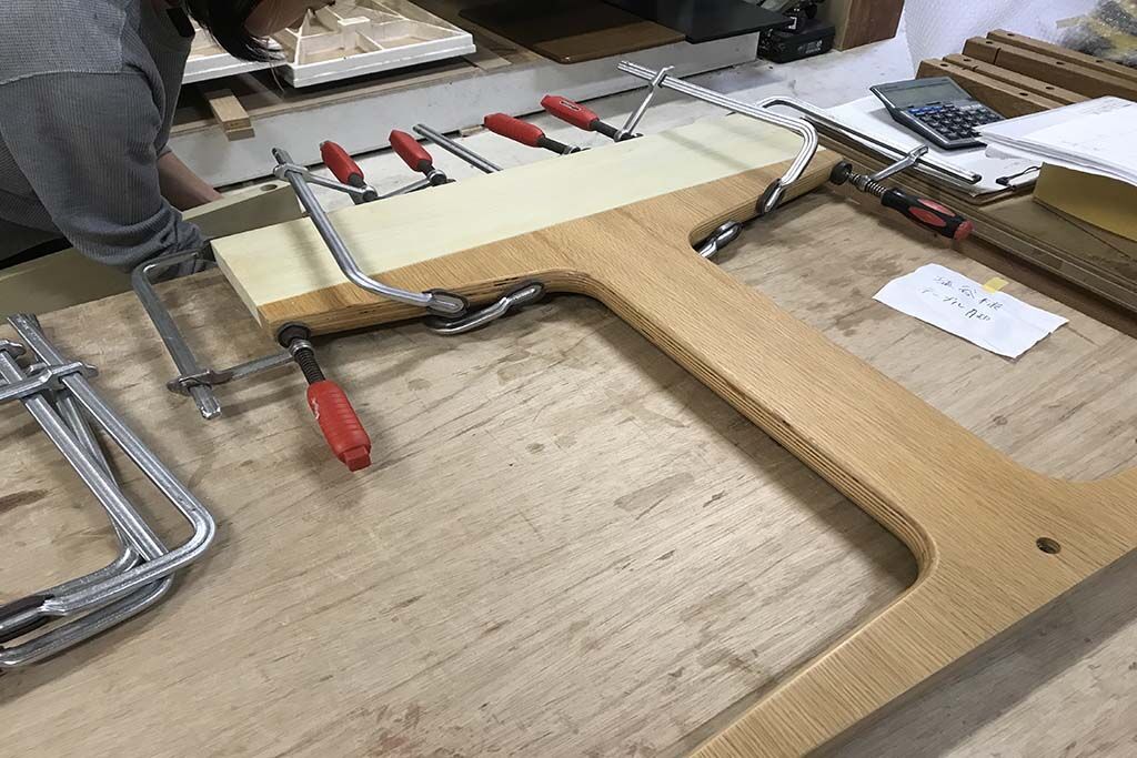 ダイニングテーブル脚のサイズアップリメイク　無垢材を接ぎ合わせ