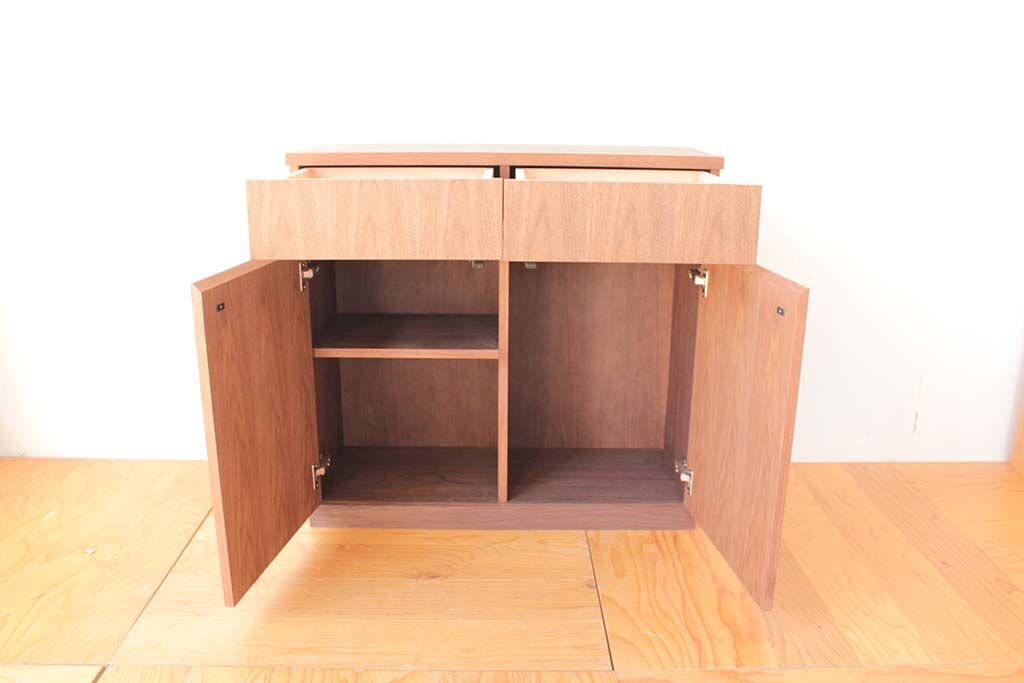 婚礼家具洋服箪笥からウォールナット材リビングボードにリメイク 内部