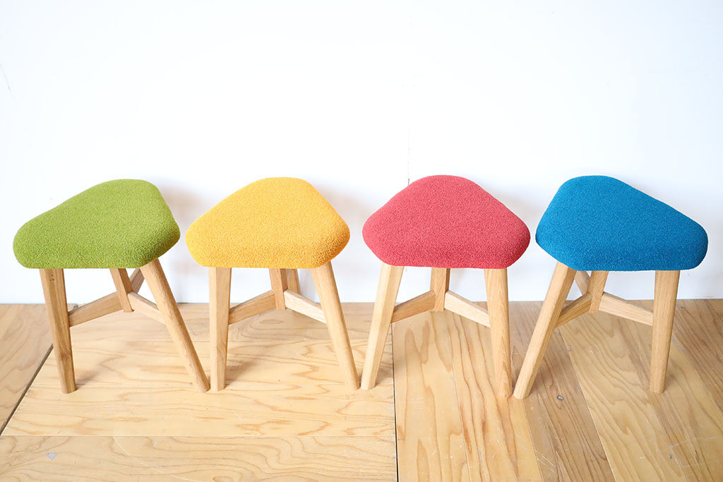 ルーツファクトリーの新作木製スツール「DELTA STOOL」