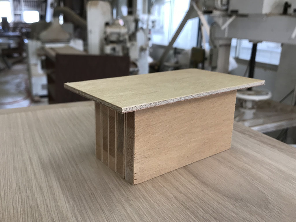 安定性や強度などを確認するために作成するテーブルの模型