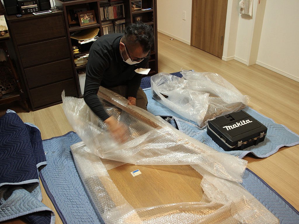 リメイクしたダイニングテーブルをお客様宅に納品