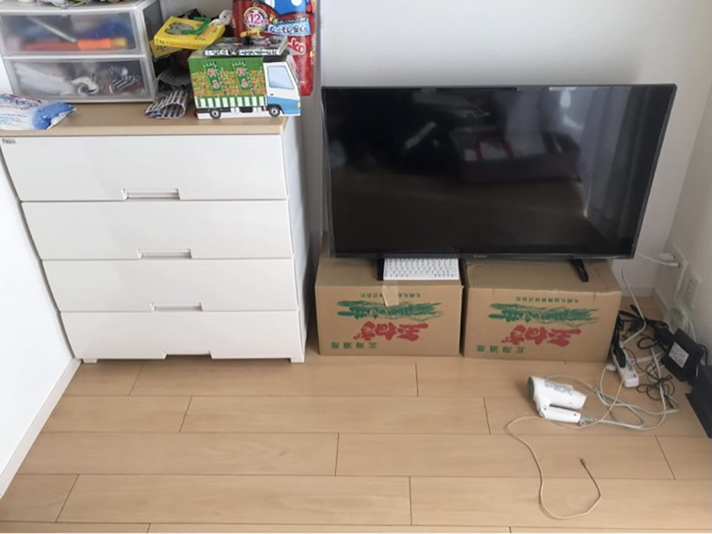 オーダーしたテレビボード・チェストが届く前のリビング