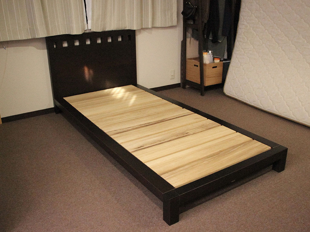ベッドがシングルサイズになりお部屋も広々